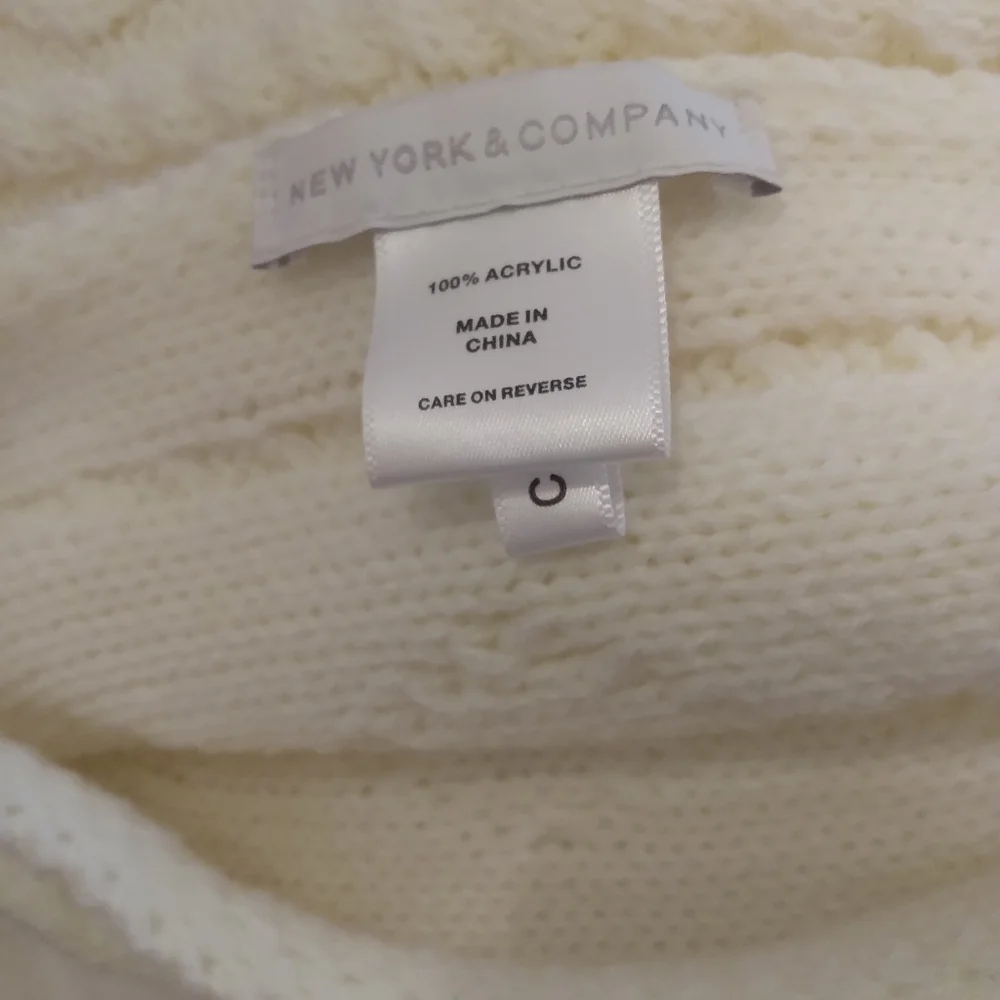 New York & Company  Cream chunky knit scarf